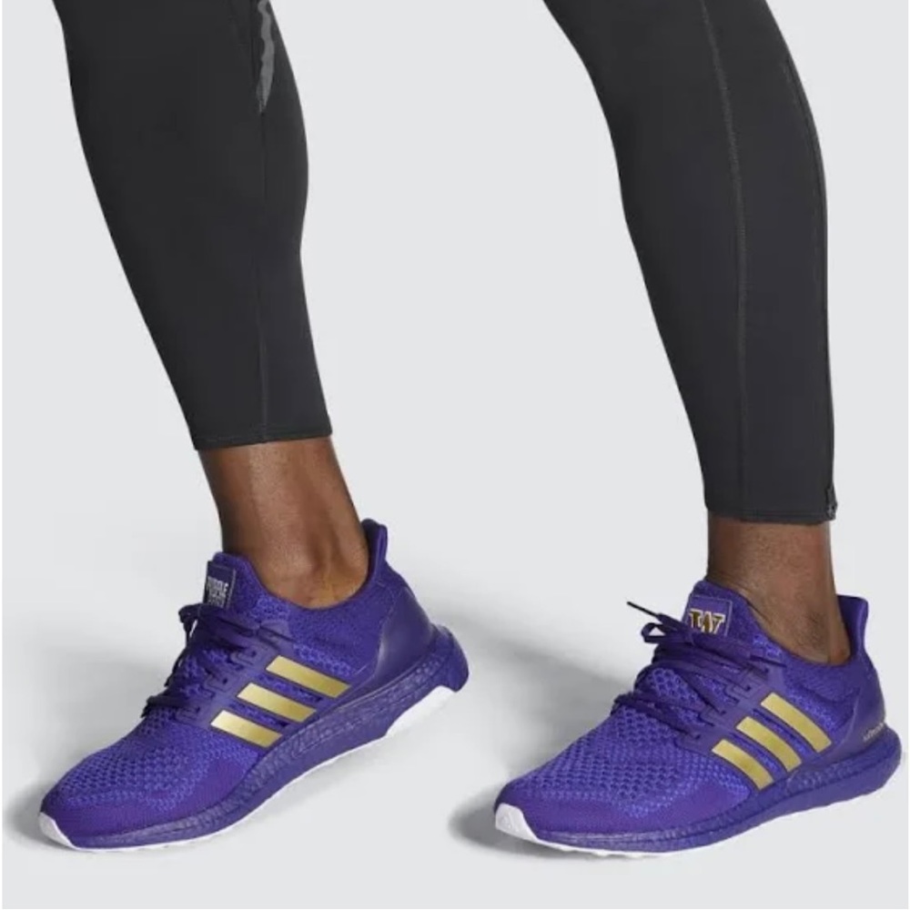 Washington Huskies adidas Ultraboost 1.0 DNA Running Shoe - Purple/Gold